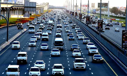 ശൈഖ് സായിദ് റോഡിൽ   വാഹനാപകടത്തെതുടർന്ന് ഗതാഗതക്കുരുക്ക്