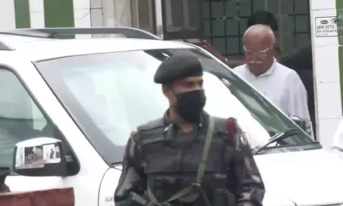 ഡൽഹിയിലെ പള്ളിയിൽ ആർഎസ്എസ് മേധാവിയുടെ സന്ദർശനം; ഇമാമുമായി ചർച്ച നടത്തി ഡൽഹിയിലെ പള്ളിയിൽ ആർഎസ്എസ് മേധാവിയുടെ സന്ദർശനം; ഇമാമുമായി ചർച്ച നടത്തി