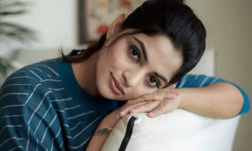 ഞാന്‍ ബീഫും പോര്‍ക്കും കഴിക്കും; ബീഫ് അഭിമുഖം വിവാദമായത് പ്രത്യേക സാഹചര്യത്തിന്‍റെ പുറത്തെന്ന് നിഖില വിമല്‍