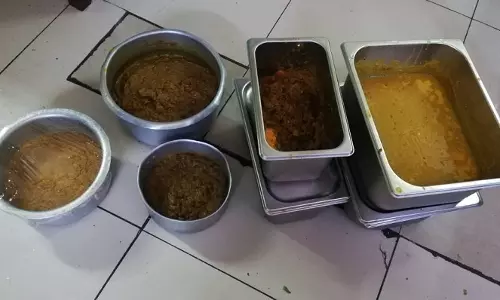 മസ്‌കത്ത് മുനിസിപ്പാലിറ്റിയിലെ റെസ്റ്റൊറന്റുകളിൽ   റെയ്ഡ്; പഴകിയ ഭക്ഷണം പിടിച്ചെടുത്ത് നശിപ്പിച്ചു