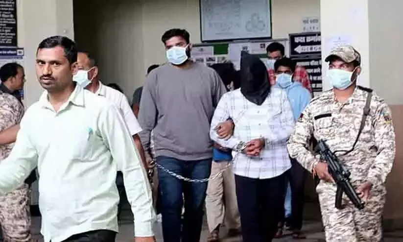 ഡൽഹിയില് അറസ്റ്റ് ചെയ്ത മൂന്ന് പോപുലർ ഫ്രണ്ട് നേതാക്കളെ ഏഴ് ദിവസം കസ്റ്റഡിയിൽ വിട്ടു ഡൽഹിയില് അറസ്റ്റ് ചെയ്ത മൂന്ന് പോപുലർ ഫ്രണ്ട് നേതാക്കളെ ഏഴ് ദിവസം കസ്റ്റഡിയിൽ വിട്ടു