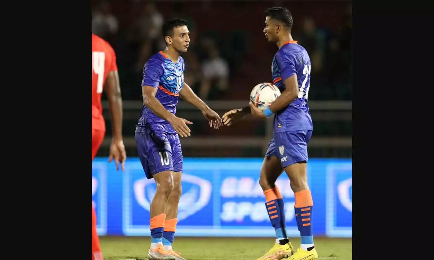 മലയാളി താരം ആശിഖ് കുരുണിയന്റെ ഗോളിൽ സിംഗപ്പൂരിനെതിരെ ഇന്ത്യക്ക് സമനില