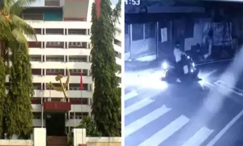 എകെജി സെന്റർ ആക്രമണം; യുഡിഎഫ് വനിതാ നേതാവിനും പങ്കെന്ന് സൂചന