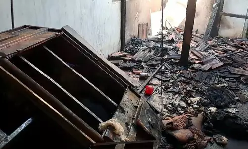 പയ്യോളിയിൽ പോക്‌സോ കേസ് പ്രതിയുടെ വീടിന് തീയിട്ടു