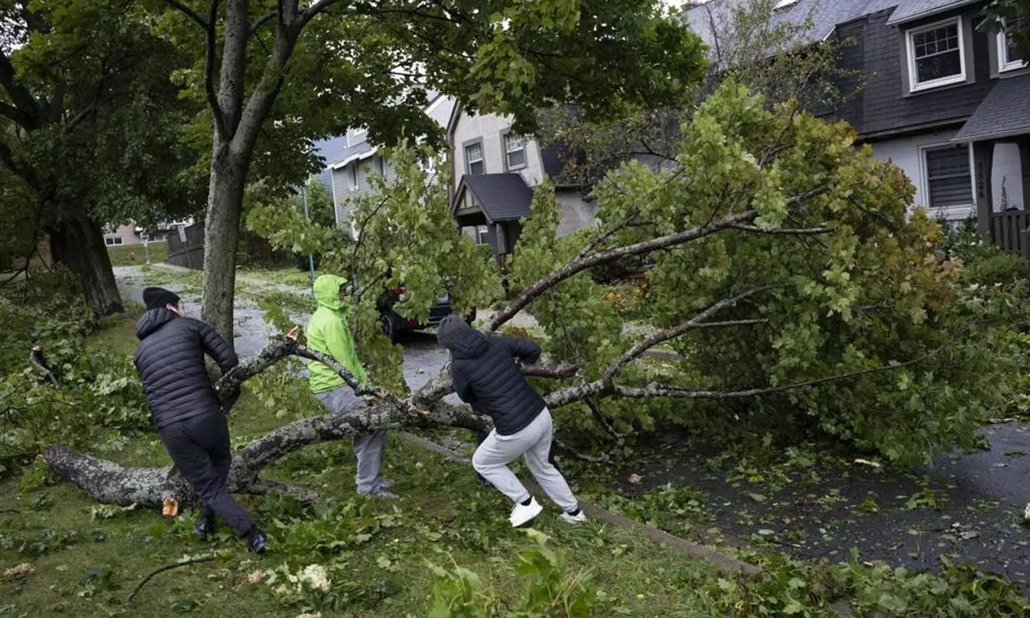 കാനഡയിൽ നാശംവിതച്ച് ഫിയോണ; വീടുകൾ നിലംപൊത്തി, ആശങ്ക കാനഡയിൽ നാശംവിതച്ച് ഫിയോണ; വീടുകൾ നിലംപൊത്തി, ആശങ്ക
