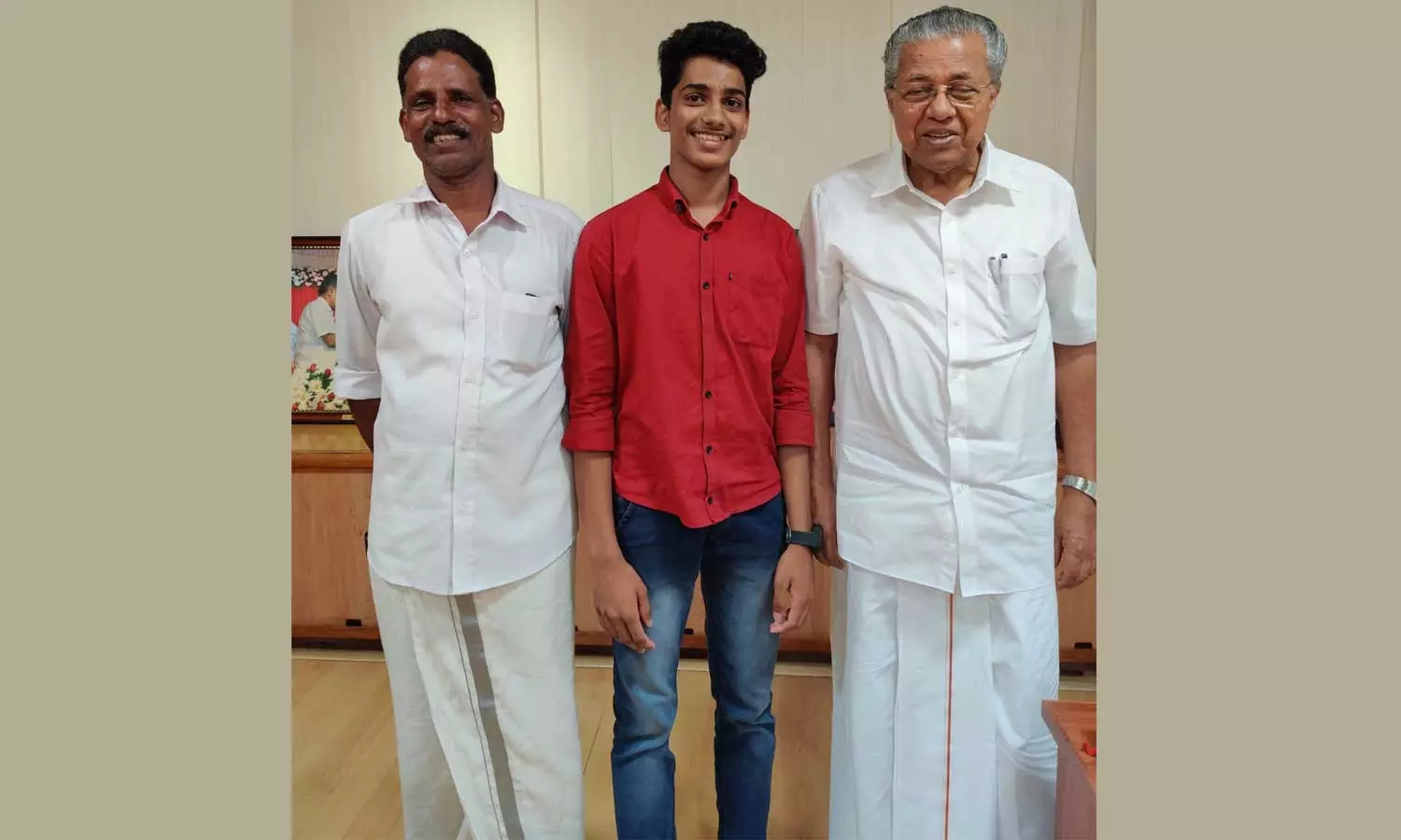 വീട്ടുകാരറിയാതെ ഒളിച്ചോടി മുഖ്യമന്ത്രിയെ കാണാൻ 10 മണിക്കൂർ യാത്ര, ഒടുവിൽ ലക്ഷ്യം സാധിച്ച് വിദ്യാർഥിക്ക് വീട്ടുകാരോടൊപ്പം മടക്കം