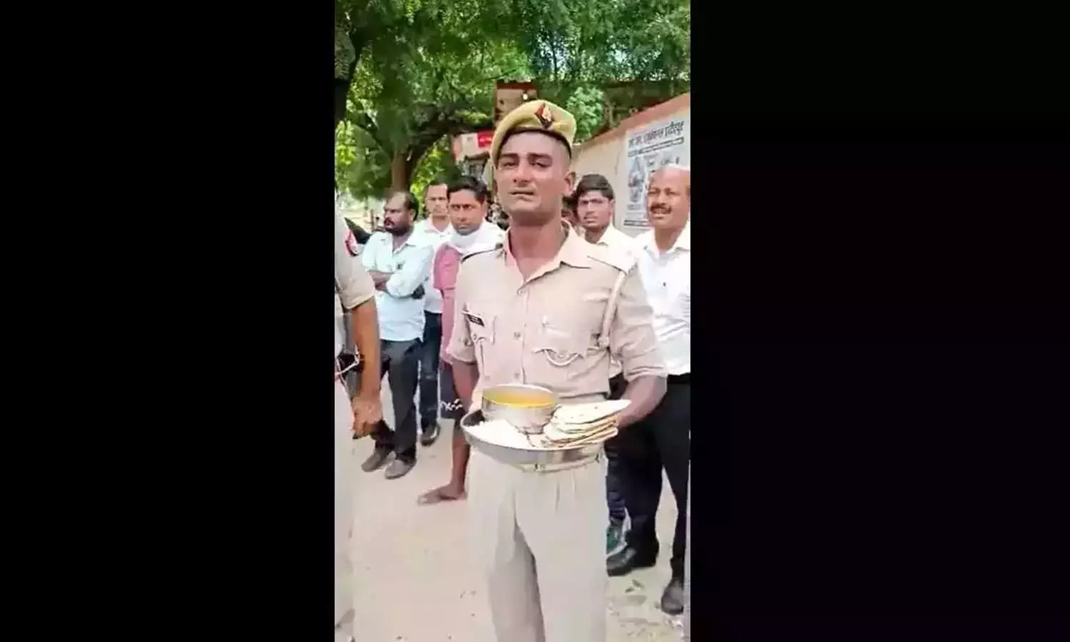 യു.പിയിൽ ഭക്ഷണത്തിന്റെ ഗുണനിലവാരത്തെക്കുറിച്ച് പരാതിപ്പെട്ട പൊലീസുകാരനെ 600 കിലോമീറ്റർ അകലേക്ക് സ്ഥലം മാറ്റി