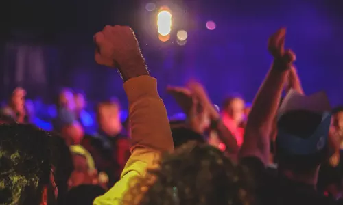 കൊച്ചിയില്‍ ഡി.ജെ പാർട്ടിക്ക് ഇടയിൽ ഒരാളെ കുത്തിക്കൊന്നു