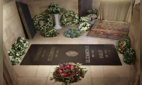 എലിസബത്ത് രാജ്ഞിയുടെ അന്ത്യവിശ്രമ സ്ഥലത്തിന്റെ ഫോട്ടോ പങ്കുവെച്ച്  രാജകുടുംബം