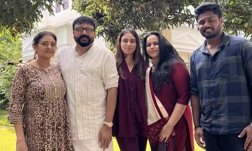 ജയറാമിന്റെ വീട്ടിൽ ഉച്ചഭക്ഷണത്തിനെത്തി സഞ്ജുവും ഭാര്യ ചാരുവും; സ്വകാര്യ അഹങ്കാരമെന്ന് താരം