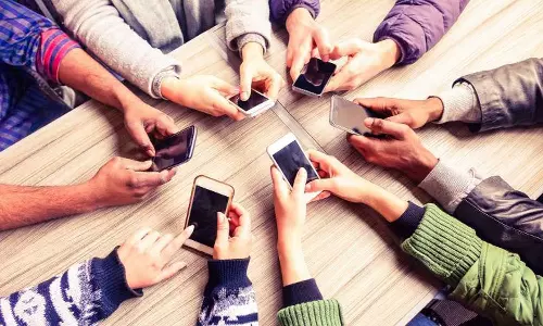 7 മണിക്ക് സൈറൺ മുഴങ്ങും; പിന്നെ ഈ ഗ്രാമത്തിൽ ഒന്നരമണിക്കൂർ ഫോണുകൾ നിശ്ചലം...!