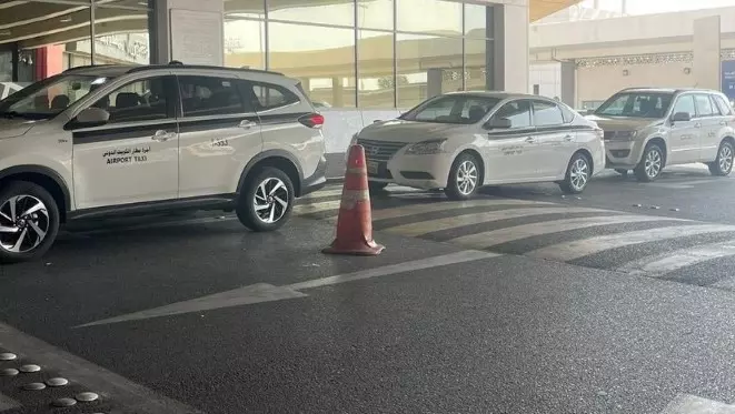 കുവൈത്ത് വിമാനത്താവളത്തിൽ അനധികൃത ടാക്സി സർവീസ്; പ്രവാസികൾ പിടിയിൽ കുവൈത്ത് വിമാനത്താവളത്തിൽ അനധികൃത ടാക്സി സർവീസ്; പ്രവാസികൾ പിടിയിൽ