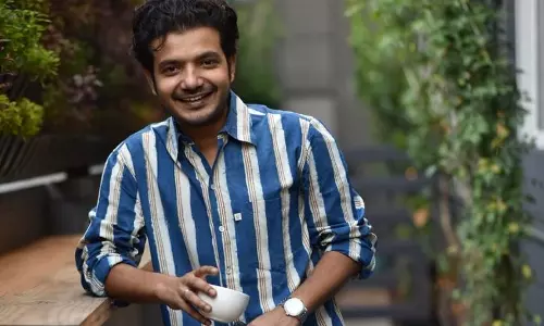 ഞാന് കഷ്ടപ്പെട്ട് തന്നെയാ പണിയെടുക്കുന്നേ, ഈ പണി പോയാല് വല്ല വാര്ക്കപ്പണിക്കും പോകും; ശ്രീനാഥ് ഭാസി ഞാന് കഷ്ടപ്പെട്ട് തന്നെയാ പണിയെടുക്കുന്നേ, ഈ പണി പോയാല് വല്ല വാര്ക്കപ്പണിക്കും പോകും; ശ്രീനാഥ് ഭാസി