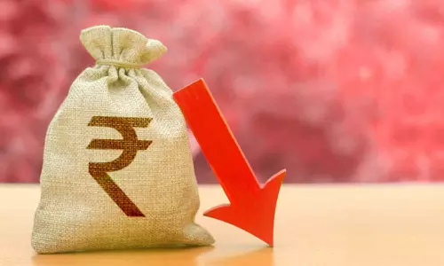 റെക്കോഡ് തകർച്ച; രൂപയുടെ മൂല്യം 81.5ലേക്ക് താഴ്ന്നു