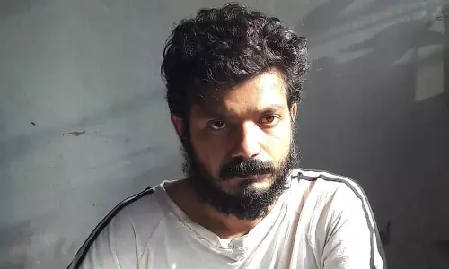 മാധ്യമപ്രവർത്തകയെ അസഭ്യം പറഞ്ഞ കേസ്: നടൻ ശ്രീനാഥ് ഭാസി പൊലീസ് സ്റ്റേഷനിൽ ഹാജരായി