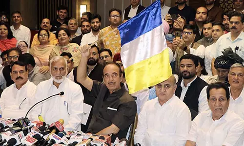 പാർട്ടിക്കു പേരും പതാകയുമായി; കരുത്തറിയിക്കാൻ ഗുലാം നബി