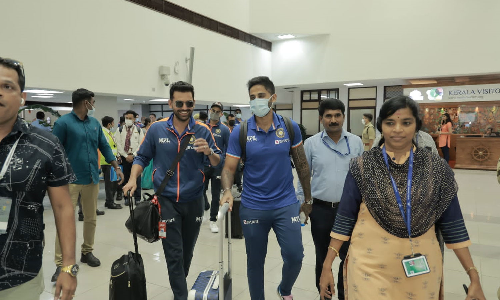 കാര്യവട്ട പോരാട്ടം: ഇന്ത്യൻ ടീം തിരുവനന്തപുരത്തെത്തി,സഞ്ജുവിനും ജയ് വിളി