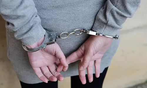 മധുരയിൽ സഹ വിദ്യാർഥിനികളുടെ കുളിമുറി ദൃശ്യങ്ങളടക്കം പകർത്തി ആൺസുഹൃത്തിന് അയച്ചുകൊടുത്തു; 23കാരി അറസ്റ്റിൽ