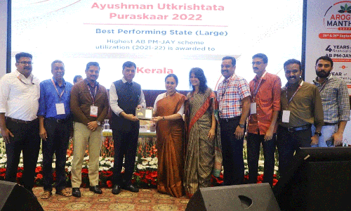 സൗജന്യ ചികിത്സയിൽ കേരളം ഒന്നാമത്; പുരസ്‌കാരം ഏറ്റുവാങ്ങി മന്ത്രി വീണാ ജോർജ്