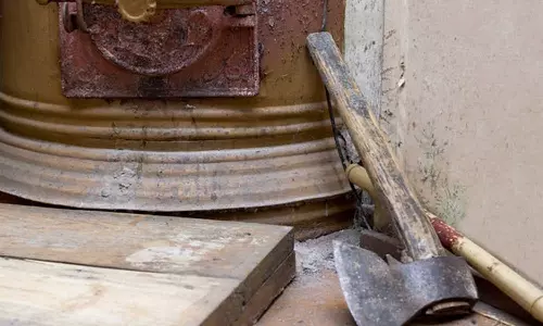 നിറത്തിന്റെ പേരിൽ കളിയാക്കി; ഭർത്താവിനെ യുവതി മഴുകൊണ്ട് വെട്ടിക്കൊലപ്പെടുത്തി നിറത്തിന്റെ പേരിൽ കളിയാക്കി; ഭർത്താവിനെ യുവതി മഴുകൊണ്ട് വെട്ടിക്കൊലപ്പെടുത്തി