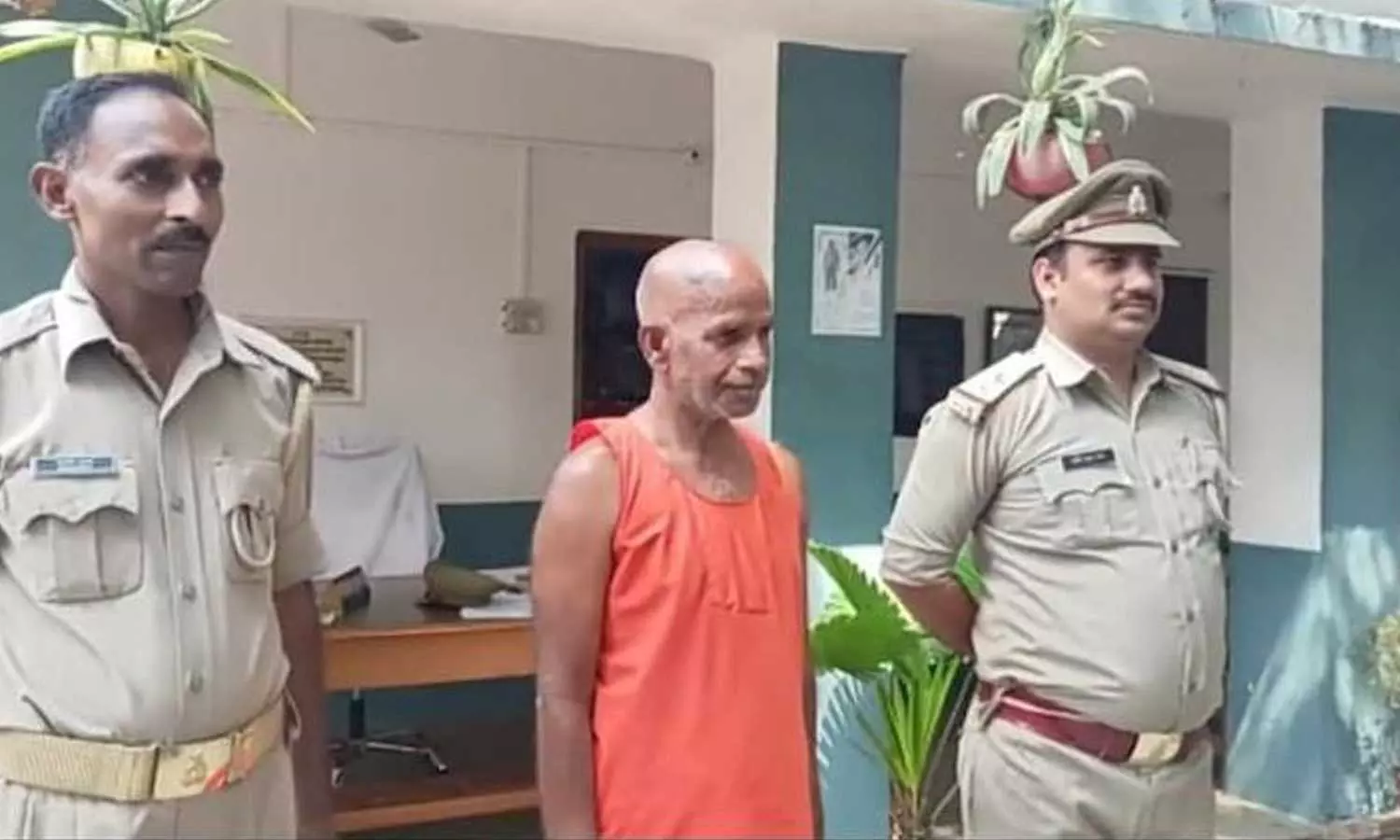 ബുദ്ധ സന്ന്യാസിയുടെ വേഷത്തിൽ 30 വർഷം ഒളിവിൽ: കൊലക്കേസ് പ്രതി പിടിയിൽ ബുദ്ധ സന്ന്യാസിയുടെ വേഷത്തിൽ 30 വർഷം ഒളിവിൽ: കൊലക്കേസ് പ്രതി പിടിയിൽ