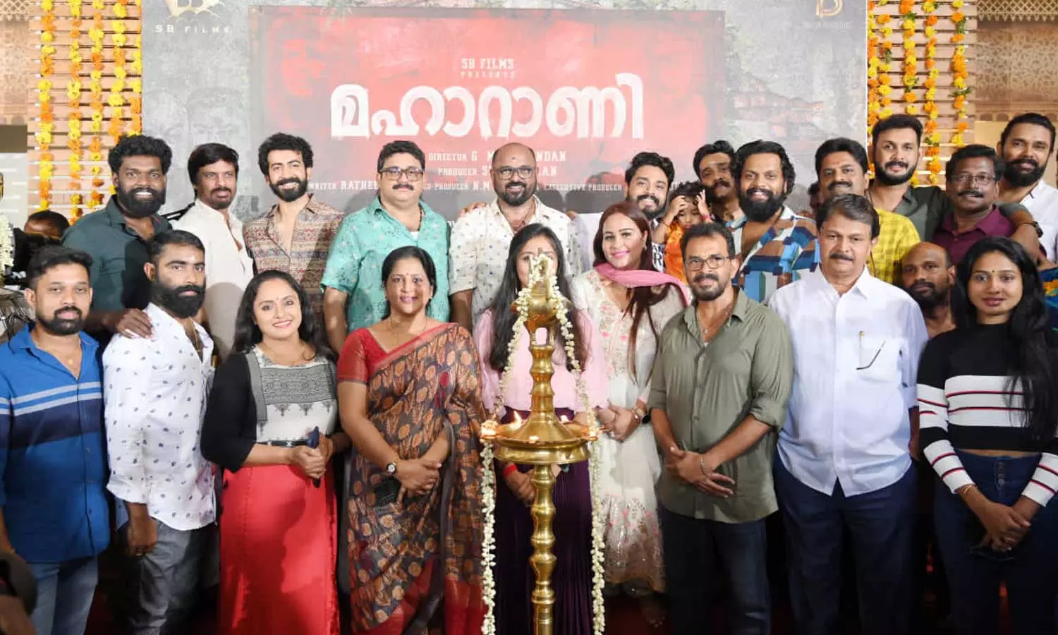 റോഷനും ഷൈൻ ടോമും ബാലുവും നായകന്മാര്; മഹാറാണി യ്ക്ക് തുടക്കം റോഷനും ഷൈൻ ടോമും ബാലുവും നായകന്മാര്; മഹാറാണി യ്ക്ക് തുടക്കം