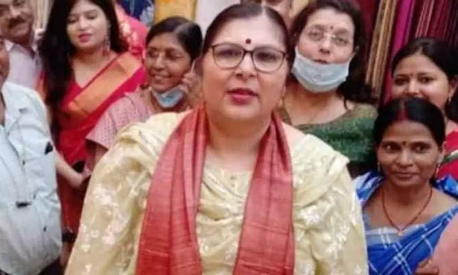 കോണ്ടവും വേണോ? നാപ്കിനെ കുറിച്ച് ചോദിച്ച വിദ്യാർഥിയോട് ഐഎഎസ് ഉദ്യോഗസ്ഥ