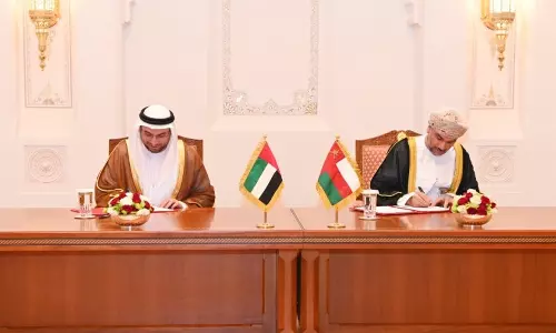 ഒമാൻ-യു.എ.ഇ സംയുക്ത   റെയിൽ പദ്ധതി; കരാറിൽ ഒപ്പുവച്ചു