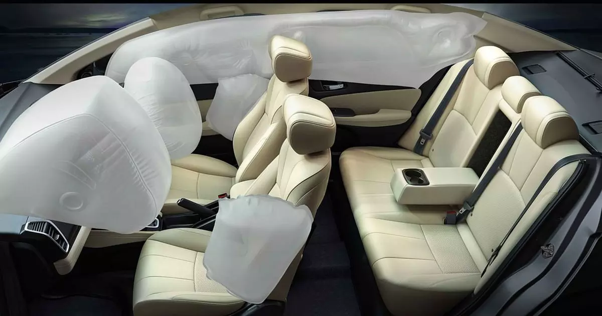 കാറുകളില്‍ ആറ് എയര്‍ ബാഗ്: തിയ്യതി പുതുക്കി കേന്ദ്രം