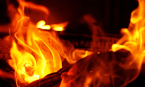 ദമ്മാമിൽ ഇന്നലെയുണ്ടായ തീപിടുത്തത്തിൽ മൂന്ന് സ്ഥാപനങ്ങൾ കത്തി നശിച്ചു ദമ്മാമിൽ ഇന്നലെയുണ്ടായ തീപിടുത്തത്തിൽ മൂന്ന് സ്ഥാപനങ്ങൾ കത്തി നശിച്ചു