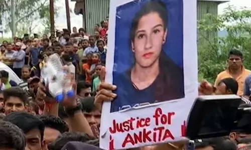 റിസോര്ട്ടിലെ കൊലപാതകം: പെണ്കുട്ടിയെ അവഹേളിച്ച ആര്.എസ്.എസ് നേതാവിനെതിരെ കേസ് റിസോര്ട്ടിലെ കൊലപാതകം: പെണ്കുട്ടിയെ അവഹേളിച്ച ആര്.എസ്.എസ് നേതാവിനെതിരെ കേസ്