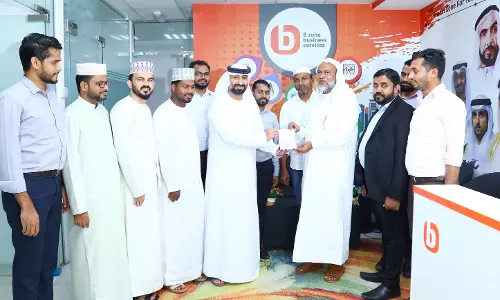 പ്രൊഫ. അബ്ദുൾ ഹക്കീം ഫൈസിയെ യു.എ.ഇ ഗോൾഡൻ വിസ നൽകി ആദരിച്ചു