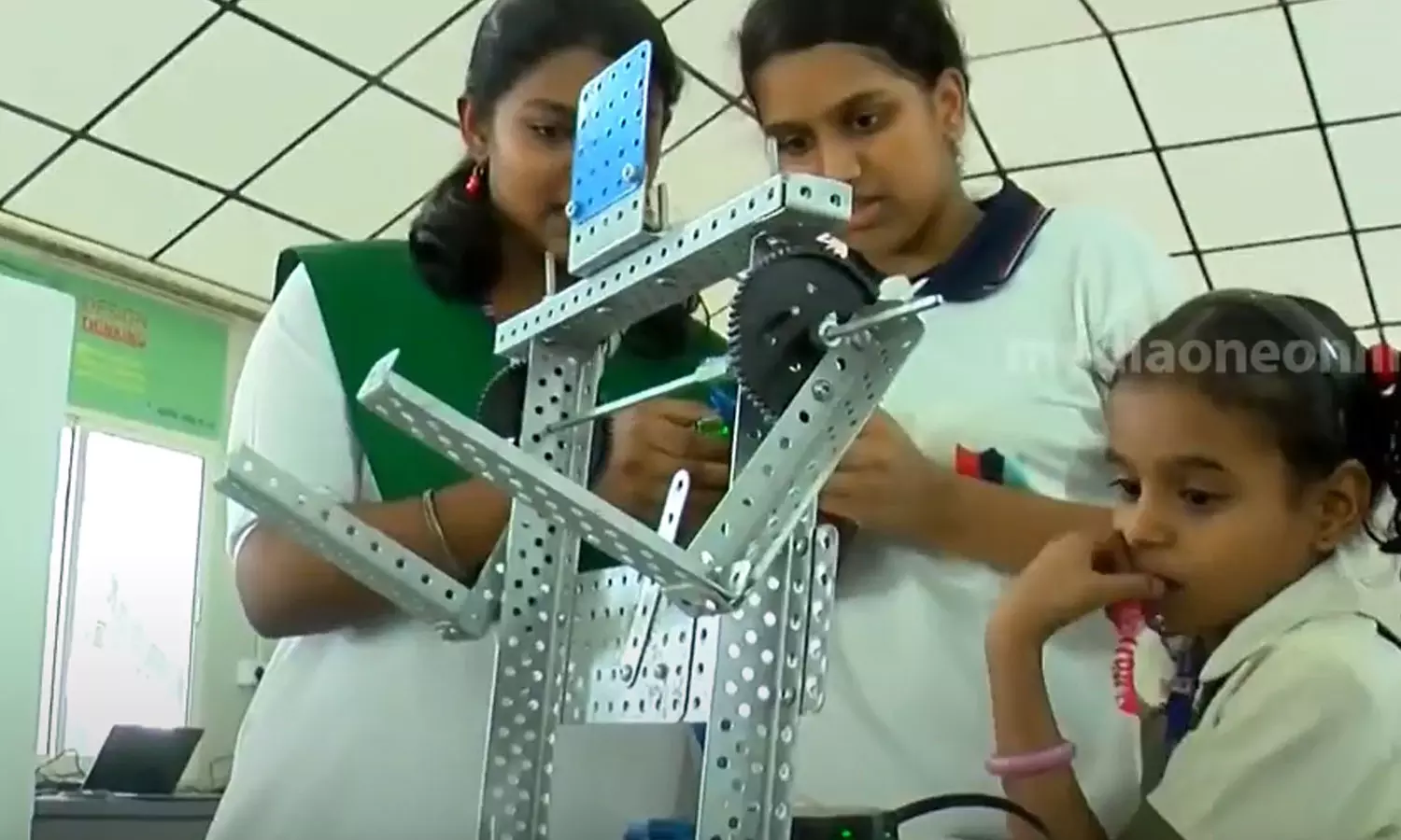 കുട്ടികളിൽ ശാസ്ത്രാവബോധം വർധിപ്പിക്കുക ലക്ഷ്യം: ടിങ്കറിംഗ് ലാബുകളുമായി വിദ്യാഭ്യാസ വകുപ്പ് കുട്ടികളിൽ ശാസ്ത്രാവബോധം വർധിപ്പിക്കുക ലക്ഷ്യം: ടിങ്കറിംഗ് ലാബുകളുമായി വിദ്യാഭ്യാസ വകുപ്പ്