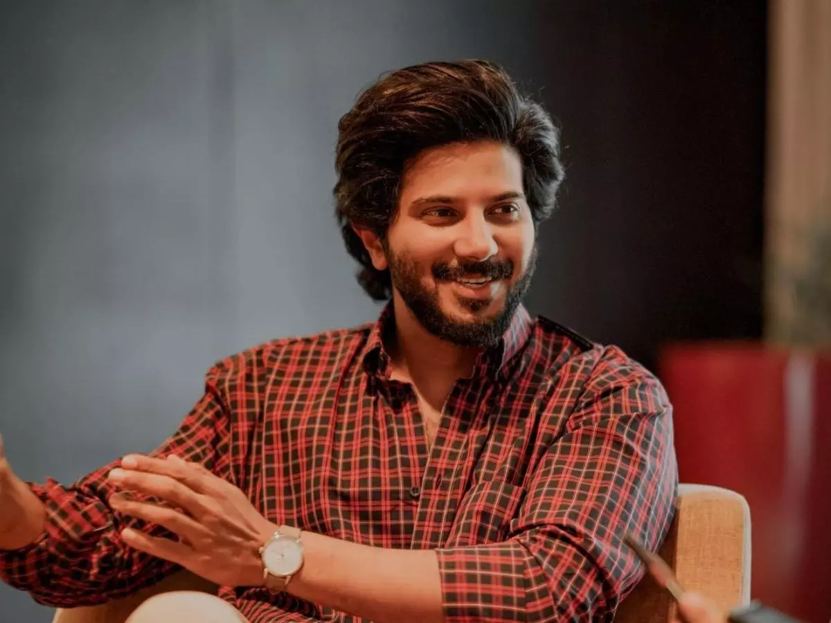 നല്ല ഗ്ലാമറുള്ള സുഹൃത്തുക്കൾ എനിക്കുണ്ടായിരുന്നു, അപ്പോഴൊക്കെ വാപ്പച്ചിയുടെ സൗന്ദര്യം കിട്ടിയാൽ കൊള്ളാമായിരുന്നുവെന്ന് തോന്നിയിട്ടുണ്ട്: ദുല്‍ഖര്‍