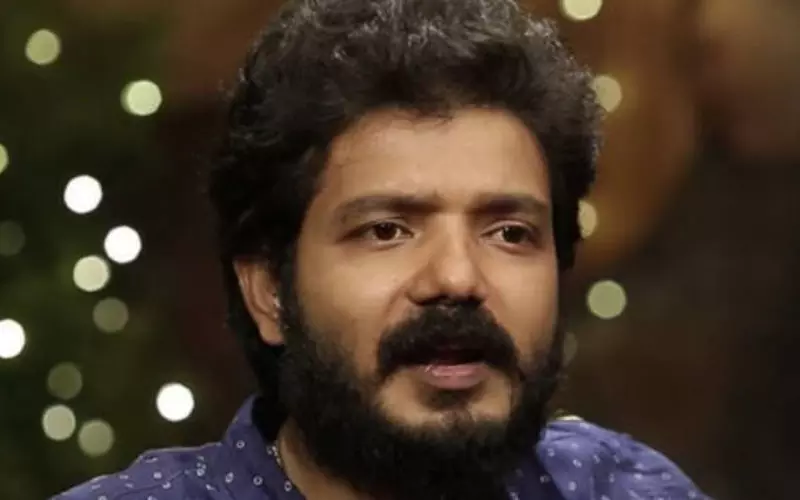 ഞാൻ പോരാടിയത് ശ്രീനാഥ് ഭാസി എന്ന വ്യക്തിക്കെതിരെയല്ല; ഓണ്‍ലൈന്‍ ചാനല്‍ അവതാരകയുടെ കുറിപ്പ്