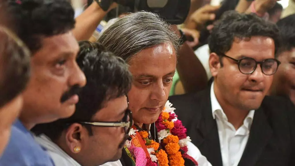 ഞാൻ മാറ്റത്തിന്റെ പ്രതിനിധി; ഹൈക്കമാൻഡ് സംസ്കാരത്തിൽ മാറ്റം വരണമെന്ന് തരൂർ ഞാൻ മാറ്റത്തിന്റെ പ്രതിനിധി; ഹൈക്കമാൻഡ് സംസ്കാരത്തിൽ മാറ്റം വരണമെന്ന് തരൂർ