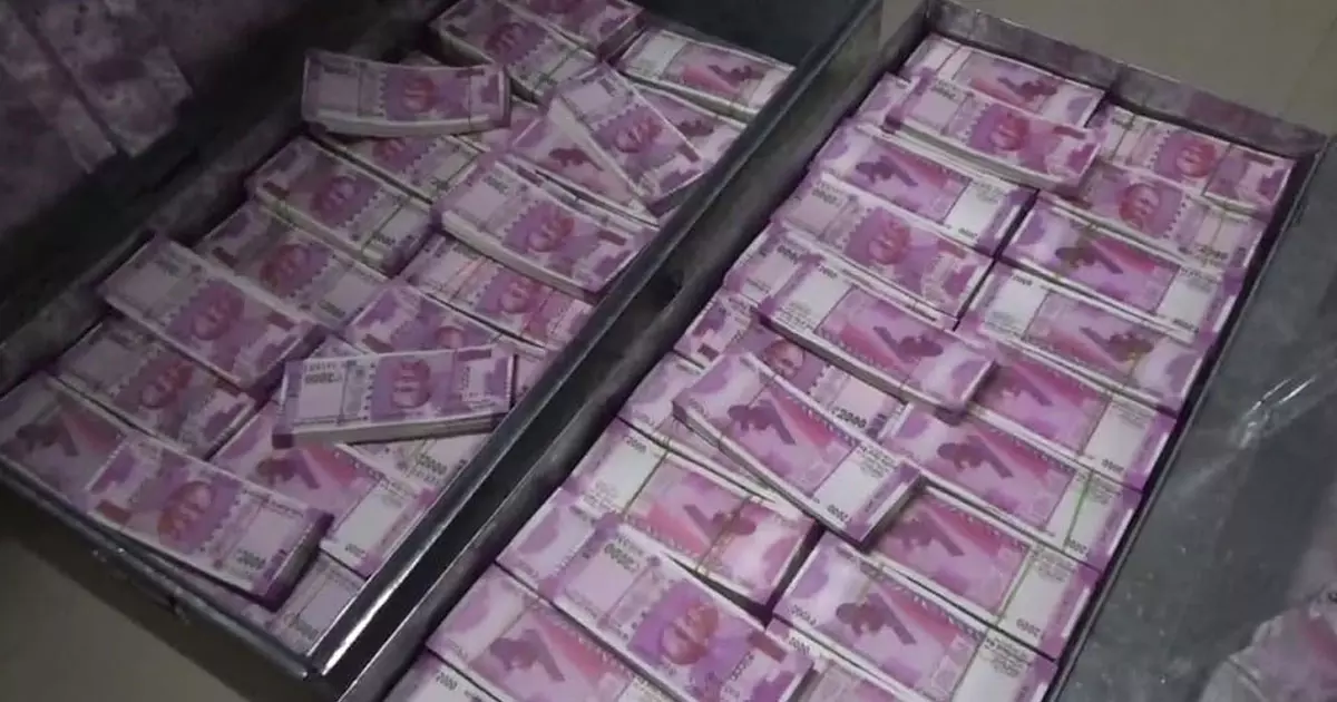 റിവേഴ്‌സ് ബാങ്ക് ഓഫ് ഇന്ത്യയെന്ന് അച്ചടി; ഗുജറാത്തിൽ ആംബുലൻസിൽ കൊണ്ടുവന്ന 25.80 കോടിയുടെ വ്യാജനോട്ടുകൾ പിടികൂടി