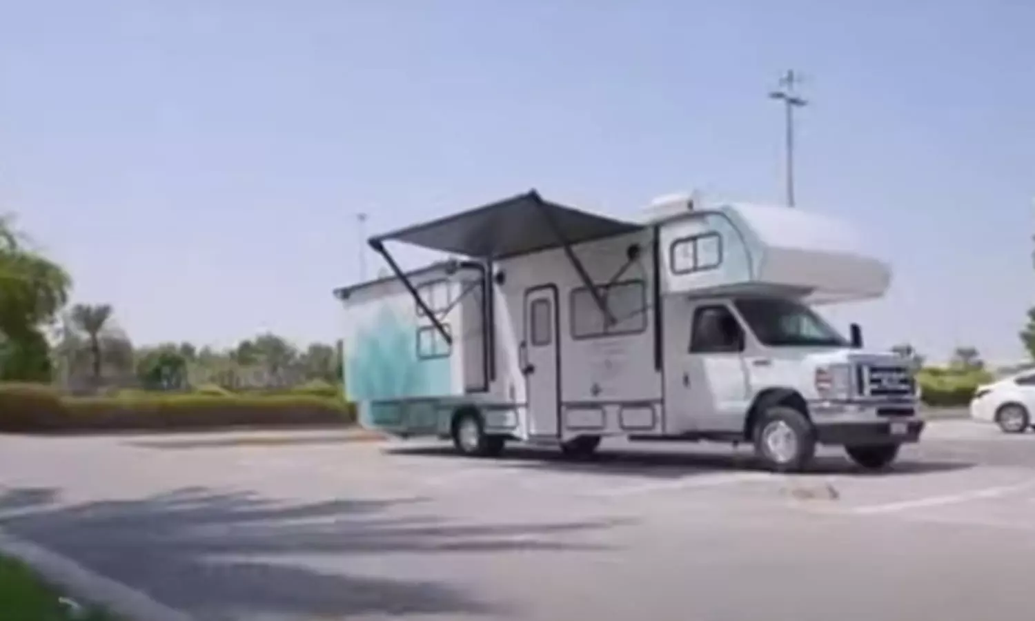 ചികിത്സ വീട്ടുപടിക്കലേക്ക്; മൊബൈൽ ക്ലിനിക്കുമായി അബൂദബി ചികിത്സ വീട്ടുപടിക്കലേക്ക്; മൊബൈൽ ക്ലിനിക്കുമായി അബൂദബി