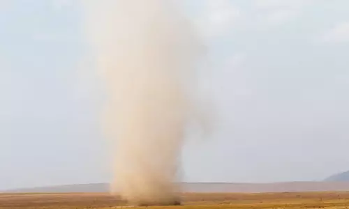 യു.എ.ഇയിൽ ഡസ്റ്റ് ഡെവിൾ പ്രതിഭാസം;   വീഡിയോ പങ്കുവെച്ച് കാലാവസ്ഥ നിരീക്ഷണ കേന്ദ്രം