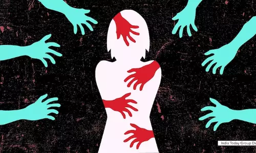 എട്ടു പേര്‍ ചേര്‍ന്ന് പ്രായപൂര്‍ത്തിയാകാത്ത പെണ്‍കുട്ടിയെ പീഡിപ്പിച്ചു; വീഡിയോ സോഷ്യല്‍മീഡിയയില്‍ പ്രചരിപ്പിച്ചു