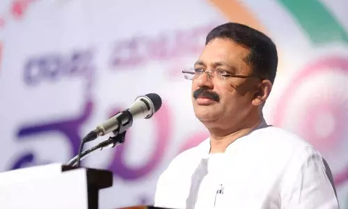 മുസ്ലിം ലീഗ് ഇടതുമുന്നണിയിലെത്തും; കുഞ്ഞാലിക്കുട്ടിയെ ഇനി വ്യക്തിപരമായി അറ്റാക്ക് ചെയ്യില്ല-കെ.ടി ജലീൽ മുസ്ലിം ലീഗ് ഇടതുമുന്നണിയിലെത്തും; കുഞ്ഞാലിക്കുട്ടിയെ ഇനി വ്യക്തിപരമായി അറ്റാക്ക് ചെയ്യില്ല-കെ.ടി ജലീൽ