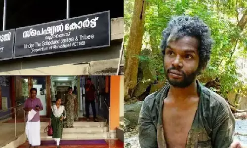 അട്ടപ്പാടി മധു കേസ് വിചാരണക്കിടെ നാടകീയ രംഗങ്ങൾ; പൊലീസിന്റെ ലാപ്ടോപ്പ് പിടിച്ചെടുത്ത് കോടതി