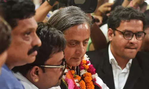 ഞാൻ മാറ്റത്തിന്റെ പ്രതിനിധി; ഹൈക്കമാൻഡ് സംസ്കാരത്തിൽ മാറ്റം വരണമെന്ന് തരൂർ ഞാൻ മാറ്റത്തിന്റെ പ്രതിനിധി; ഹൈക്കമാൻഡ് സംസ്കാരത്തിൽ മാറ്റം വരണമെന്ന് തരൂർ