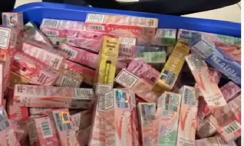 നെടുമ്പാശ്ശേരിയിൽ 9 ലക്ഷത്തിന്റെ ചൈനീസ് സിഗരറ്റും സ്വർണവും കടത്താൻ ശ്രമം; രണ്ട് പേർ പിടിയിൽ