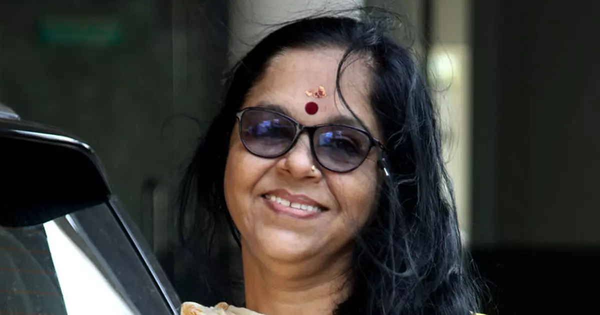 പൊളിറ്റിക്കൽ കറക്ട്‌നസ്സിന് ശ്രമിക്കാറുണ്ട്, ഇടക്ക് കാൽ വഴുതുന്നുവെങ്കിൽ കൂടുതൽ ശ്രദ്ധിക്കാം; കുഴിമന്തി കമൻറ് പിൻവലിച്ച് എസ്. ശാരദക്കുട്ടി