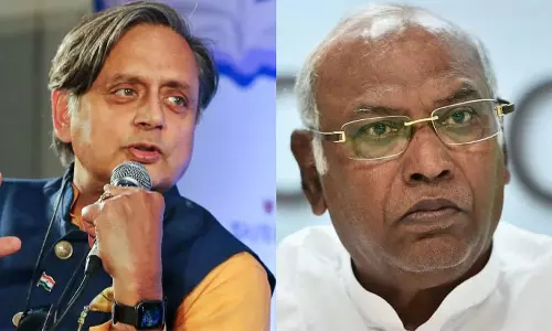 ഖാർഗെയും തരൂരും നേർക്കുനേർ; കോൺഗ്രസിൽ ഇനി അധ്യക്ഷപ്പോര്-നാമനിർദേശ പത്രികാ സൂക്ഷ്മപരിശോധന ഇന്ന്