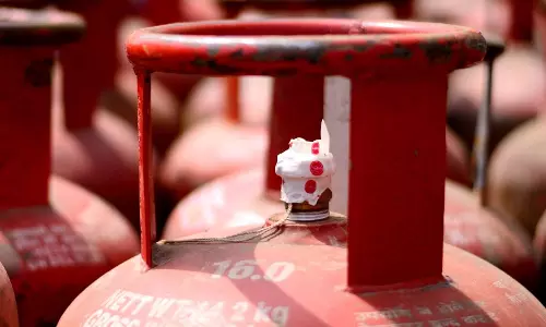 വാണിജ്യ സിലിണ്ടറുകളുടെ വില കുറഞ്ഞു