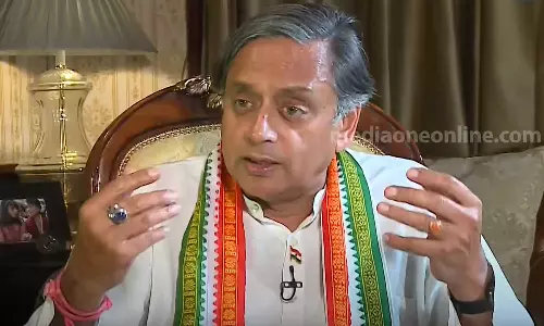 തരൂരിനെ അവഗണിച്ച് കേരളാ നേതാക്കൾ; അവഗണന ഹൈക്കമാൻഡിന്റെ മനസറിഞ്ഞ്