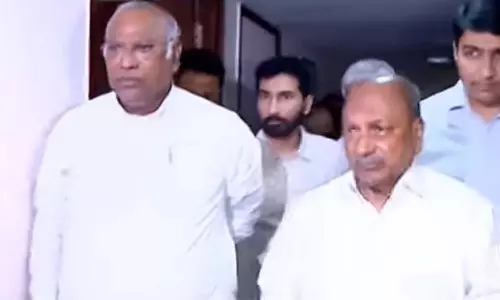 മത്സരം കോൺഗ്രസിന് വേണ്ടി; എകെ ആന്റണിയുമായി കൂടിക്കാഴ്ച നടത്തി ഖാർഗെ