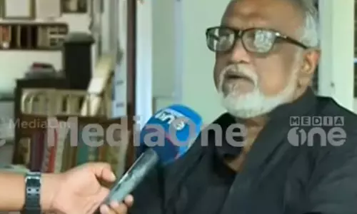 തടിച്ച പെണ്ണുങ്ങളെയൊക്കെ മന്തിയെന്ന് പറയും, ആ ഭാഷ പ്രയോഗത്തെയാണ് വിമർശിച്ചത്; കുഴിമന്തി വിവാദത്തിൽ വിശദീകരണവുമായി വി.കെ. ശ്രീരാമൻ തടിച്ച പെണ്ണുങ്ങളെയൊക്കെ മന്തിയെന്ന് പറയും, ആ ഭാഷ പ്രയോഗത്തെയാണ് വിമർശിച്ചത്; കുഴിമന്തി വിവാദത്തിൽ വിശദീകരണവുമായി വി.കെ. ശ്രീരാമൻ